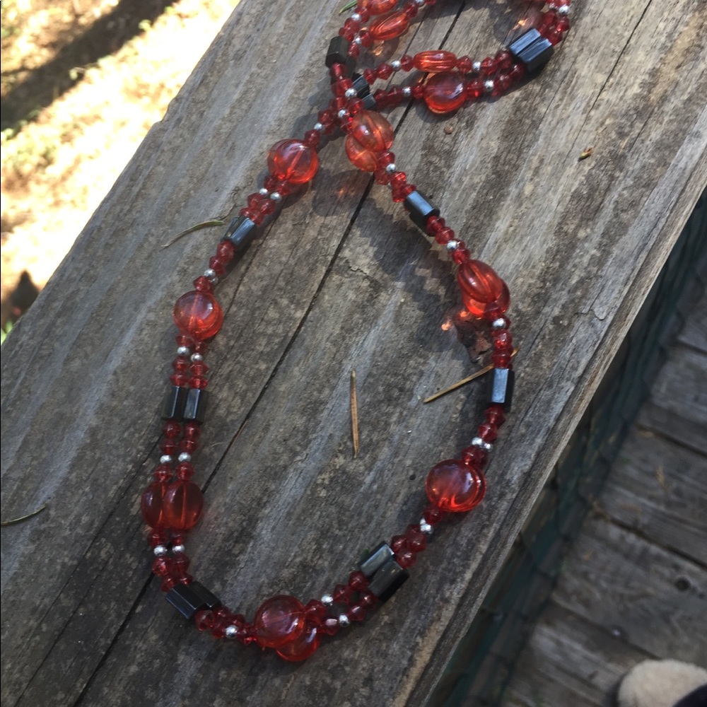 Wrist bling , magnetized string of red glass beads - Picture 10 of 11